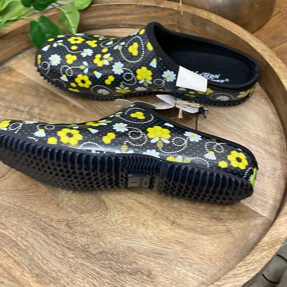 Western Chief Garden Clog Honey Bee Hive Black Yellow Flower NWT Slip On Shoes 9 - Picture 11 of 12